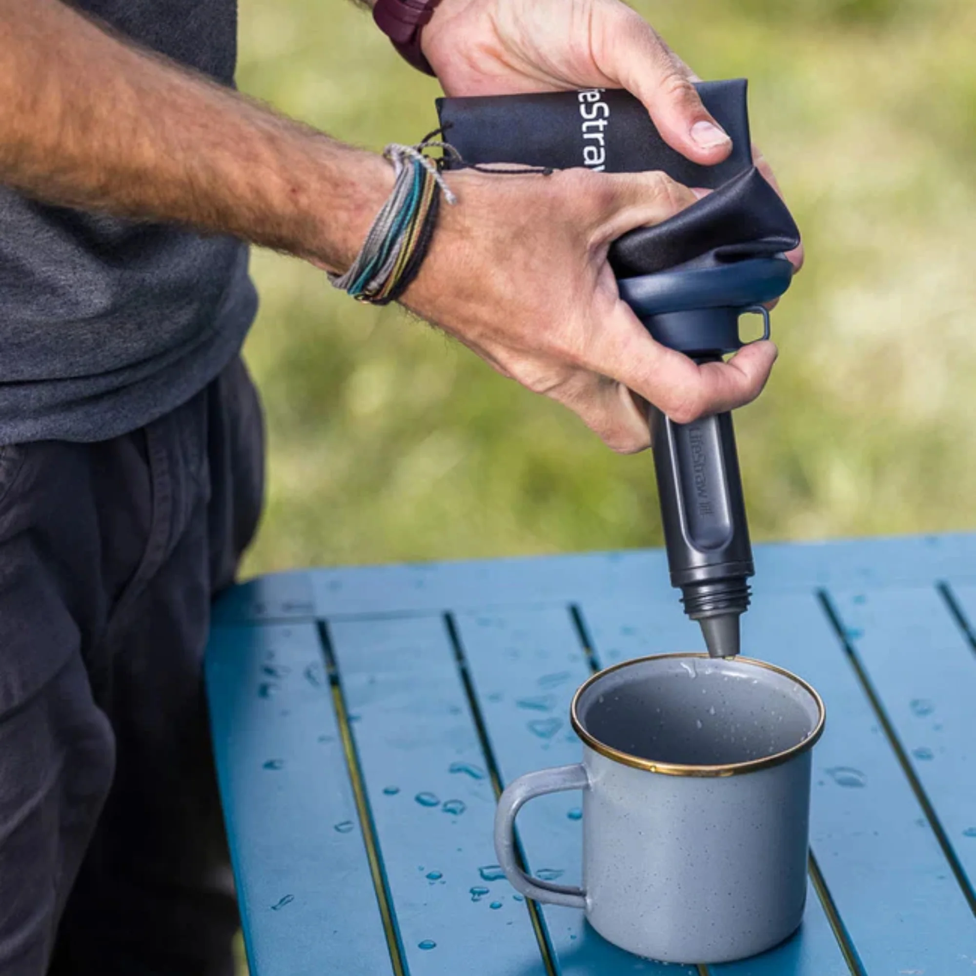 Peak Series Collapsible Squeeze 1L Bottle with Filter by LifeStraw - Image 8